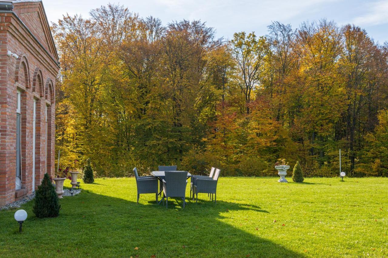 Dworek Atrium Tomaszów Lubelski Exterior foto